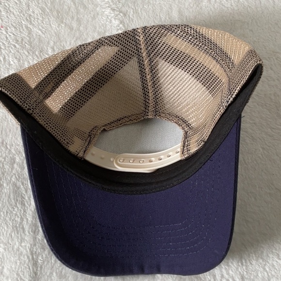 Navy and Tan Trucker Hat SnapBack mesh nwot - Picture 2 of 3